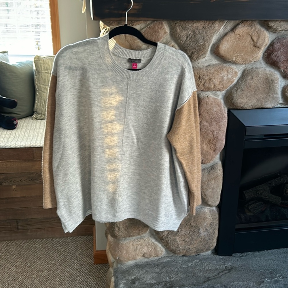 Vince Camuto light gray sweater with tan sleeves